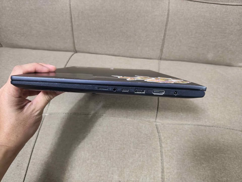 ASUS LAPTOP AMD RYZEN 5